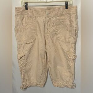 A.n.a Cargo Capri Pants